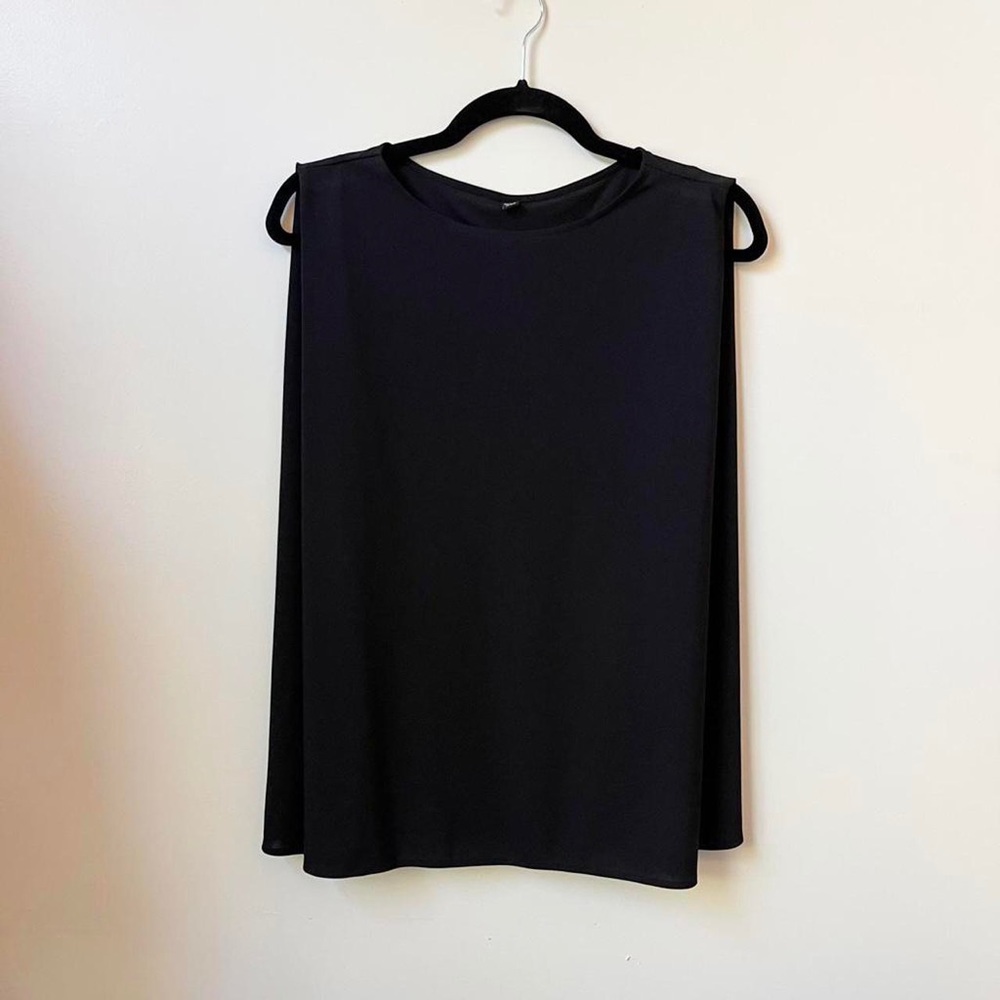 NWOT Uniqlo Sleeveless Blouse